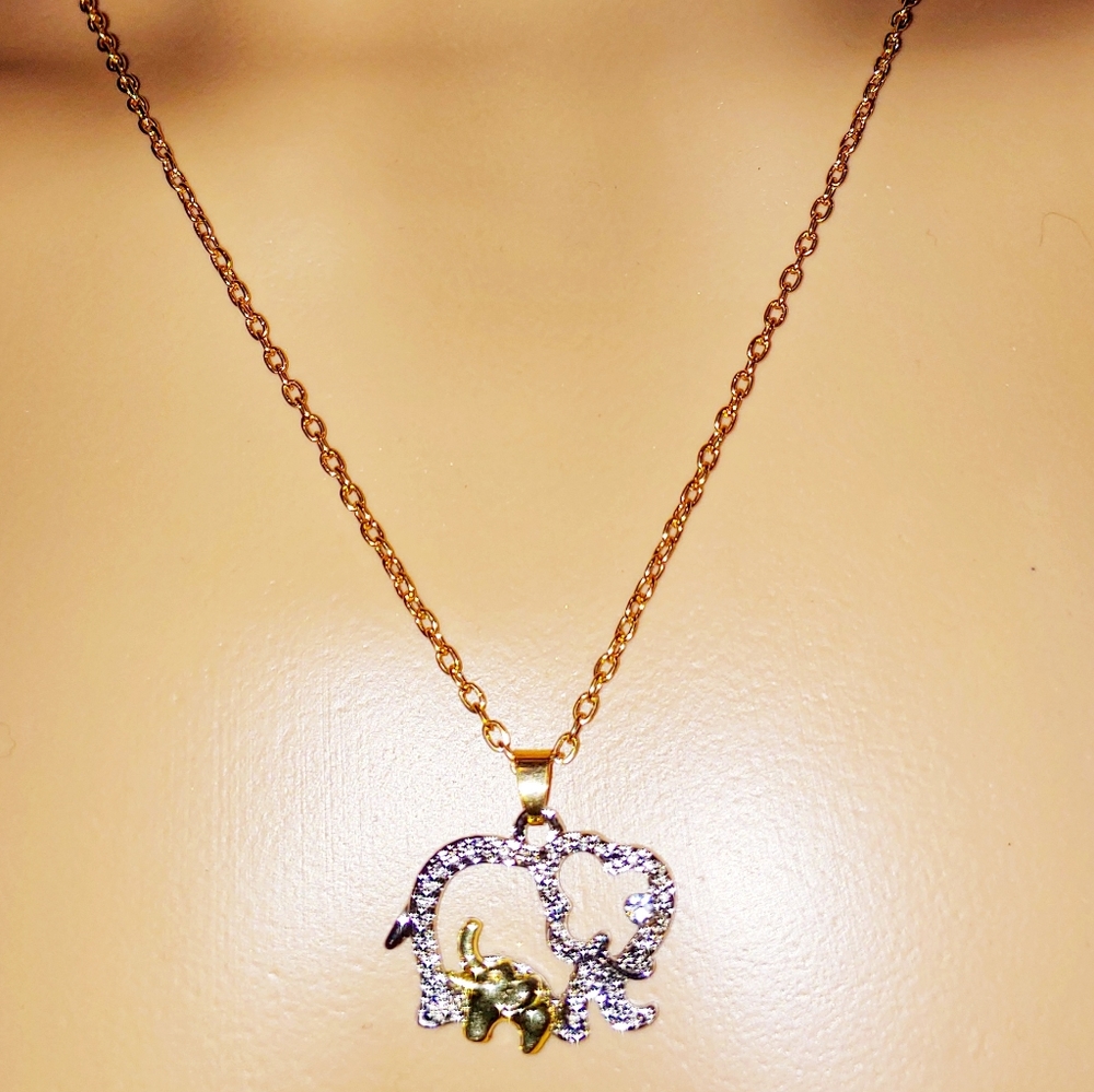 247N309 Mother & Baby Elephant Gold Chain Pendant Necklace